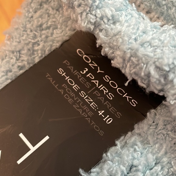 Tahari Cozy Socks. (3) Pair. Shoe Size 4-10. Assorted Colors. SOFT! NWT! - Picture 7 of 7